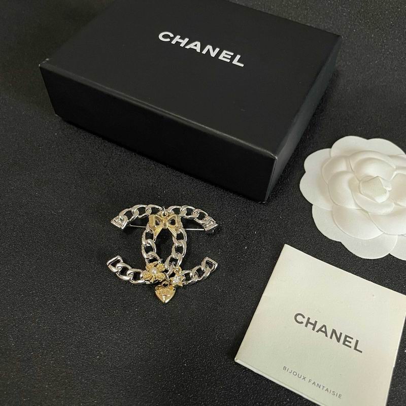 Chanel Brooch 04yxs47